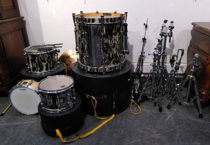 Drum kit including :
- Sonor Designer bass...