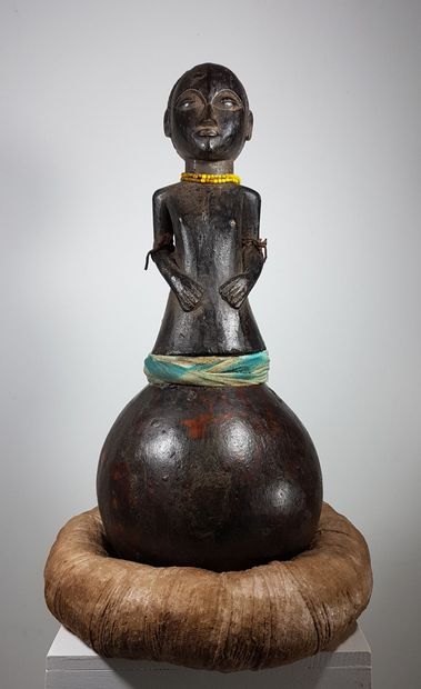 Luba, DR Congo
Divination rattle on calabash....