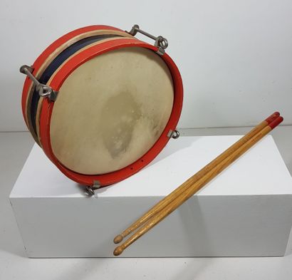 Old musical toys :
- xylophone with mallets...