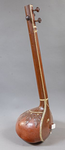 Tampoura made in India around 1950. Length...