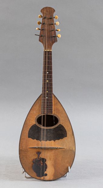 Neapolitan mandolin in need of restoration.
In...