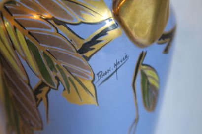 PINON-HEUZE
Vase en céramique émaillé bleu...