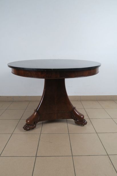 Guéridon en acajou et placage d'acajou, fût...