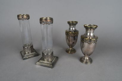 Deux paires de vases de style Louis XVI en...
