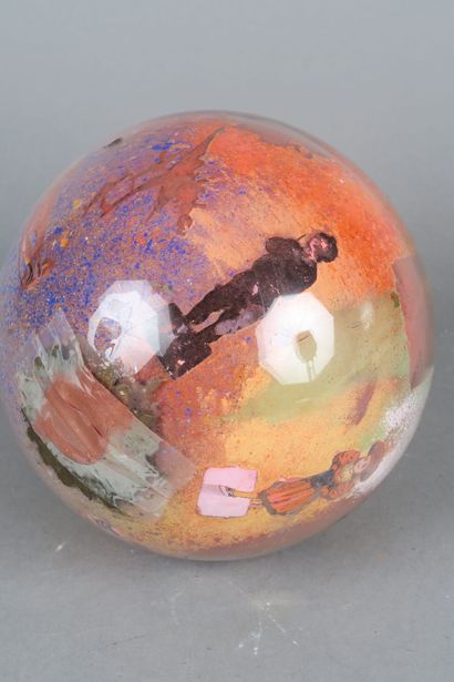 Boule porte-perruque à décor sous verre
XXe...