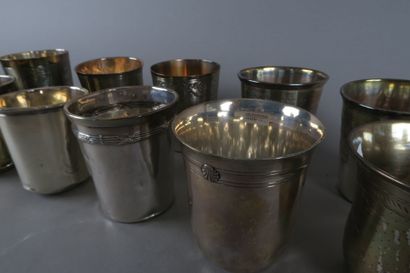 Lot composé de onze timbales en argent de...