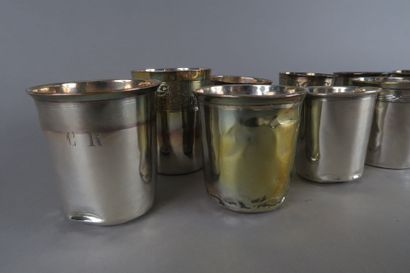 Lot composé de onze timbales en argent de...