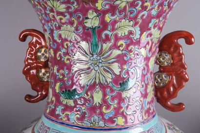 CANTON- Début XXe siècle
Vase de forme balustre...