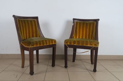 Paire de chaises gondoles en acajou et placage...