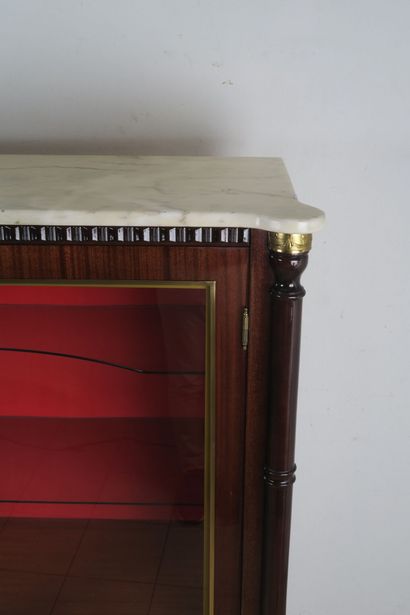 Vitrine bois de placage dont palissandre,...