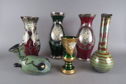 Lot de six vases en verre XXe siècle comprenant...