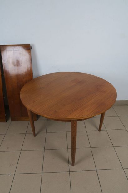 Table scandinave ronde à deux allonges en...