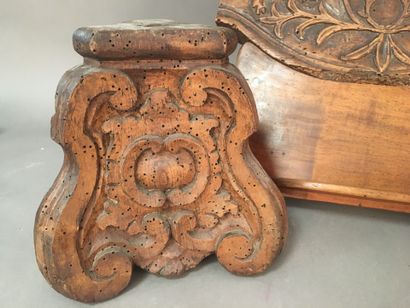 Lutrin de table à décor d'animaux et de végétaux...