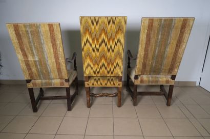 Paire de fauteuils en bois fruitier à haut...