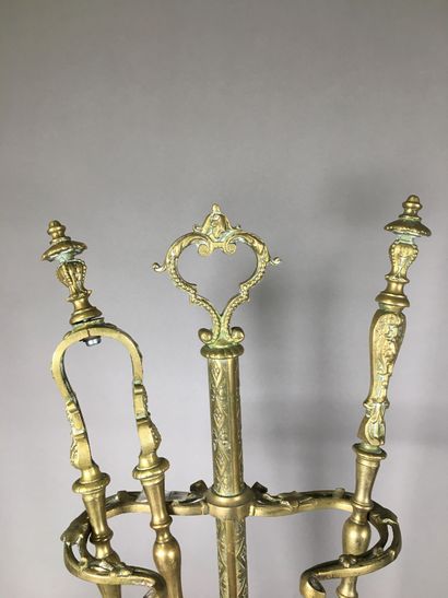 Paire de chenets et nécessaire de cheminée...