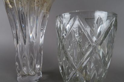 Deux vases en verre et cristal, l'un important...