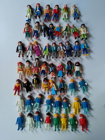 Important lot de Playmobil comprenant : Maison...