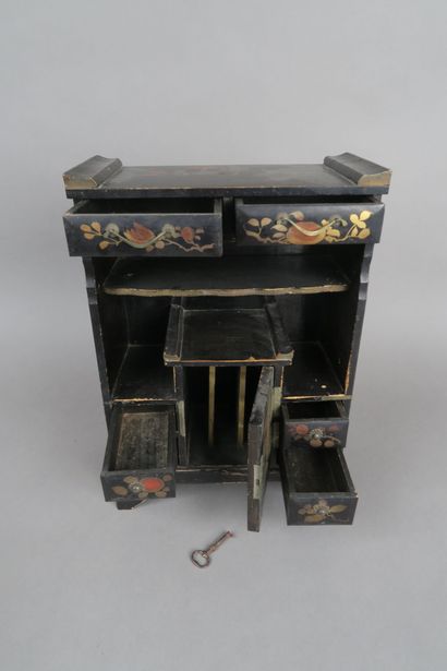 JAPON - Période MEJI
Cabinet miniature en...