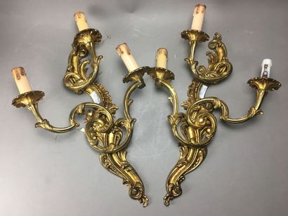 Paire d'appliques en bronze doré à trois...