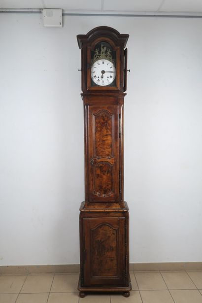 Horloge de parquet en bois naturel mouluré...