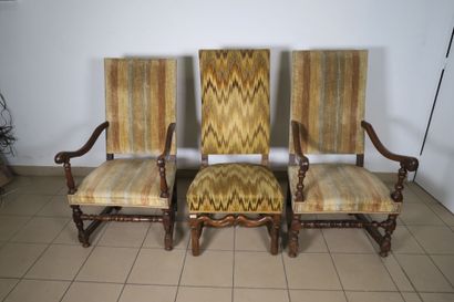 Paire de fauteuils en bois fruitier à haut...