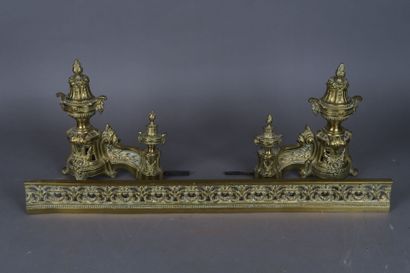 Barre de feu en bronze doré et ciselé, à...