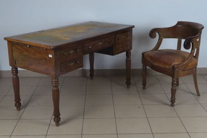 Bureau plat rectangulaire en acajou et placage...