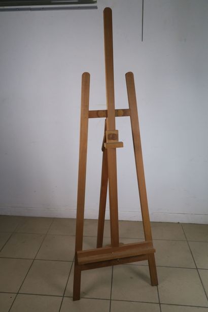 Chevalet moderne en bois naturel
H. 220 ...