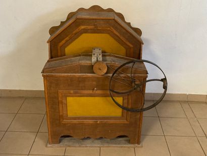 Georges QUETRON
Orgue de barbarie en bois...