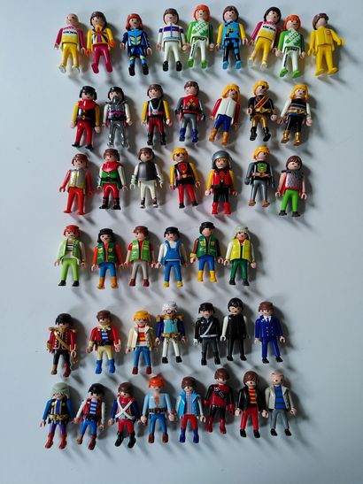 Important lot de Playmobil comprenant : Maison...