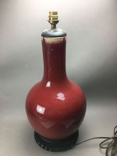 CHINE - XIXe siècle
Vase bouteille en céramique...