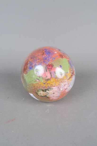 Boule porte-perruque à décor sous verre
XXe...