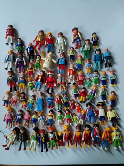 Important lot de Playmobil comprenant : Maison...