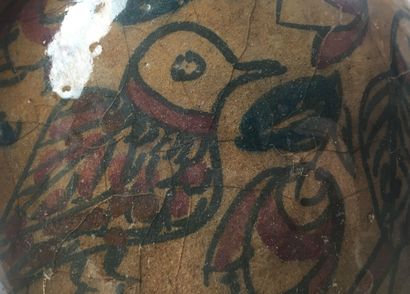 PERSE Qajar 
Vase ovoïde à petit col cheminée,...