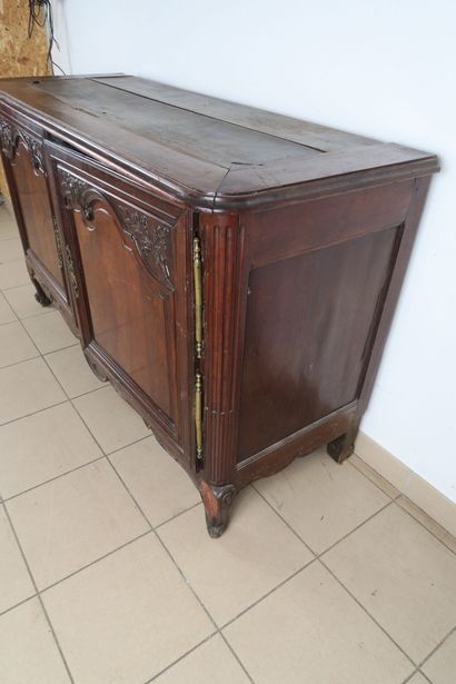 Bas de buffet deux corps en acajou et noyer...