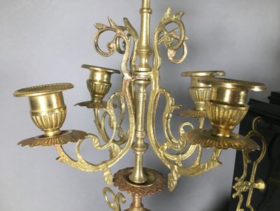 Garniture de cheminée en laiton doré et onyx...