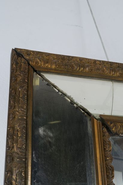 Miroir à parecloses en bois sculpté à baguettes...