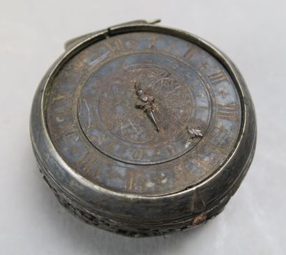 Montre en argent, le cadran à décor finement...
