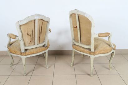 Deux fauteuils cabriolets en bois mouluré,...