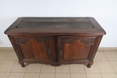Bas de buffet deux corps en acajou et noyer...