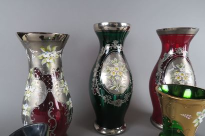 Lot de six vases en verre XXe siècle comprenant...