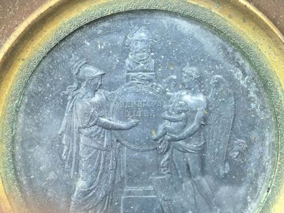 Médaille commémorative ronde en étain célébrant...