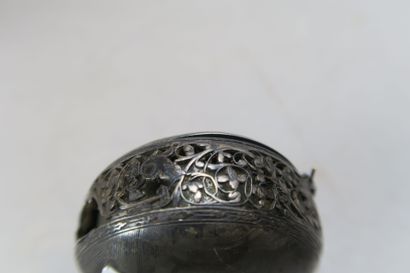 Montre en argent, le cadran à décor finement...