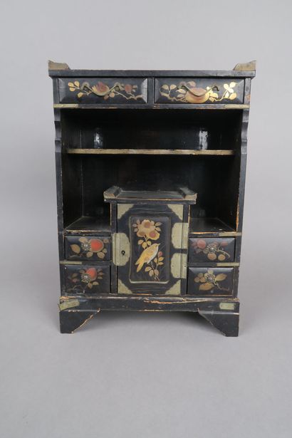 JAPON - Période MEJI
Cabinet miniature en...