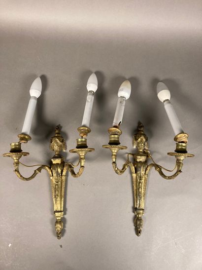 Paire d'appliques en bronze à décor d'une...