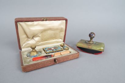 Nécessaire de bureau à cacheter avec cachet,...