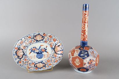 Vase et coupe en porcelaine à décor Imari...