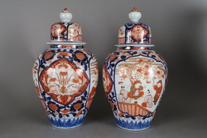 CHINE - XXe siècle
Paire de vases en porcelaine...