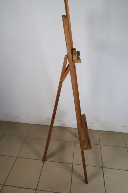 Chevalet moderne en bois naturel
H. 220 ...