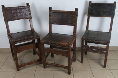 Trois chaises de style haute Epoque, assises...